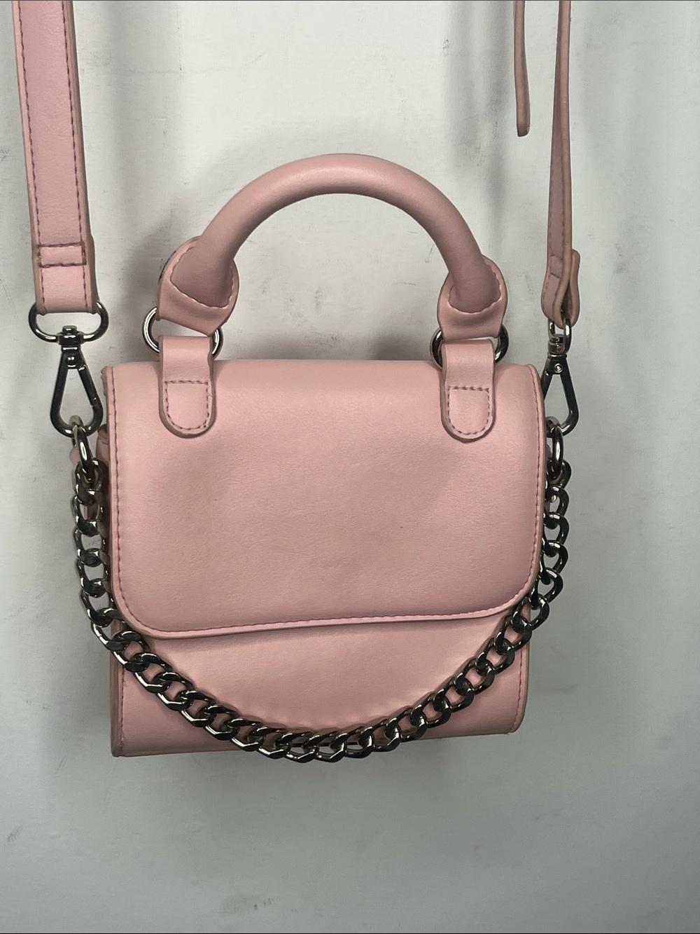 Madden Girl Crossbody dusty pink Bag with heavy Silver Chain Great Condition
